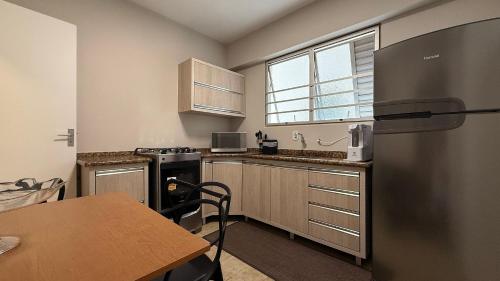 Η κουζίνα ή μικρή κουζίνα στο IZ01- Pé na Areia| Centro| Completo| Garagem