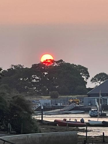 Landskap semula jadi dekat dengan rumah percutian
