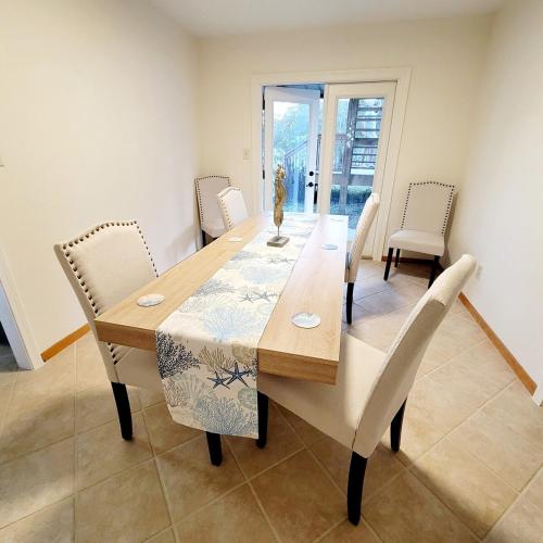 Spacious 3BR Family Beach Home 5 Mins to Panama City Beach & Sleeps 9 Hot tub photo 11