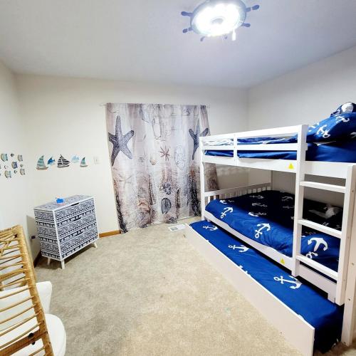 Spacious 3BR Family Beach Home 5 Mins to Panama City Beach & Sleeps 9 Hot tub photo 7