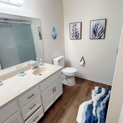Spacious 3BR Family Beach Home 5 Mins to Panama City Beach & Sleeps 9 Hot tub photo 19