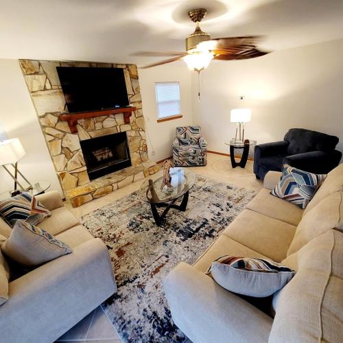 Spacious 3BR Family Beach Home 5 Mins to Panama City Beach & Sleeps 9 Hot tub photo 5