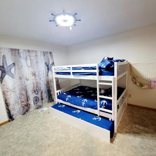 Spacious 3BR Family Beach Home 5 Mins to Panama City Beach & Sleeps 9 Hot tub photo 27