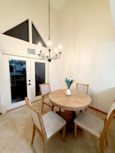 Spacious 3BR Family Beach Home 5 Mins to Panama City Beach & Sleeps 9 Hot tub photo 28