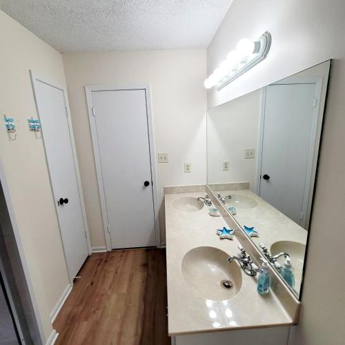 Spacious 3BR Family Beach Home 5 Mins to Panama City Beach & Sleeps 9 Hot tub photo 30