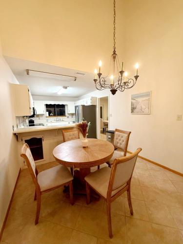 Spacious 3BR Family Beach Home 5 Mins to Panama City Beach & Sleeps 9 Hot tub photo 34