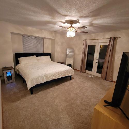 Spacious 3BR Family Beach Home 5 Mins to Panama City Beach & Sleeps 9 Hot tub photo 40