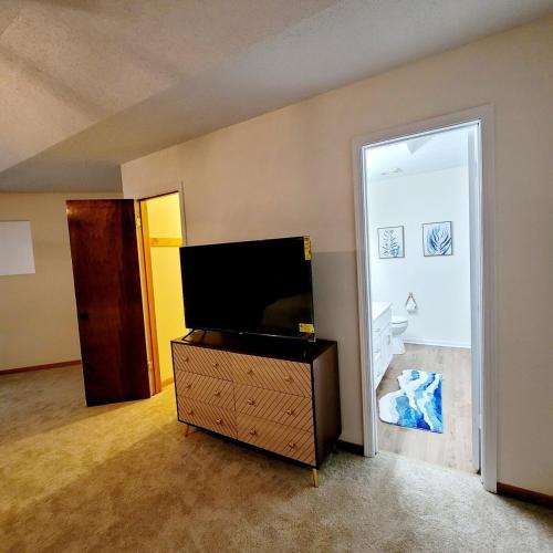 Spacious 3BR Family Beach Home 5 Mins to Panama City Beach & Sleeps 9 Hot tub photo 54
