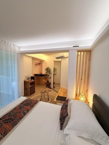 a bedroom with a bed and a desk in it at Ononui Airport Studio in Faaa