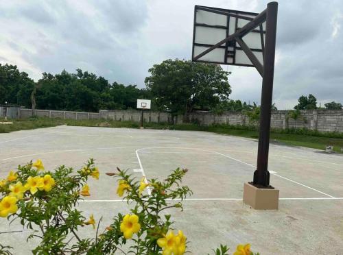 Εγκαταστάσεις για τένις ή/και σκουός στο E&K Staycation ή εκεί κοντά