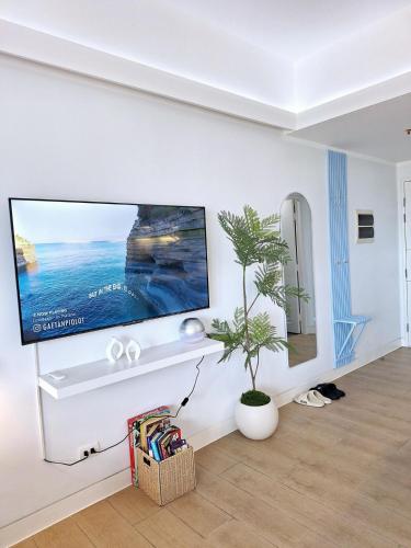 Μια τηλεόραση ή/και κέντρο ψυχαγωγίας στο Luxury Coastal Suite, Grand Canal view