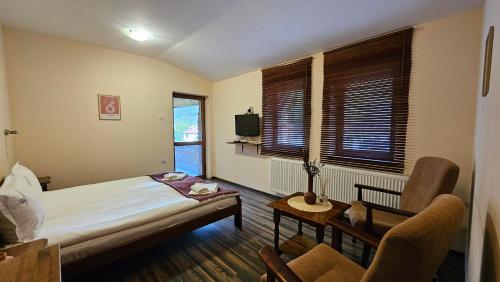 Televisyen dan/atau pusat hiburan di Hotel Izvorat Arda - Хотел Изворът Арда