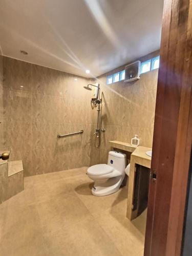 a bathroom with a toilet and a sink at Casa de Arte in Boracay