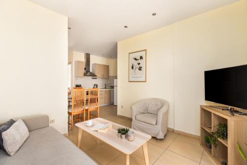 Elegant City Center Apartment