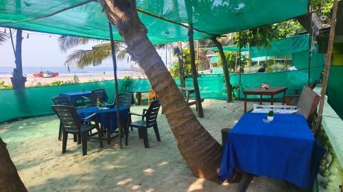 Restaurace v ubytování Oceanview Nohas Guesthouse Arambol