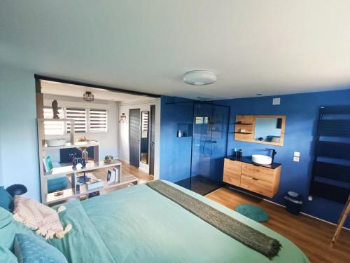 Ένα ή περισσότερα κρεβάτια σε δωμάτιο στο Maison du Bonheur