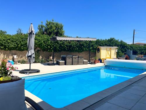Winemaker’s House with pool near the sea