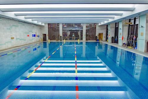 Bazén v ubytování 龙湖高新天街店Loft房 nebo v jeho okolí