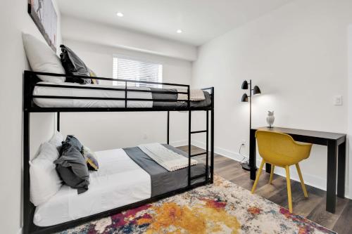 a bedroom with two bunk beds and a desk at La Rooftop Paradise 2 in Los Angeles