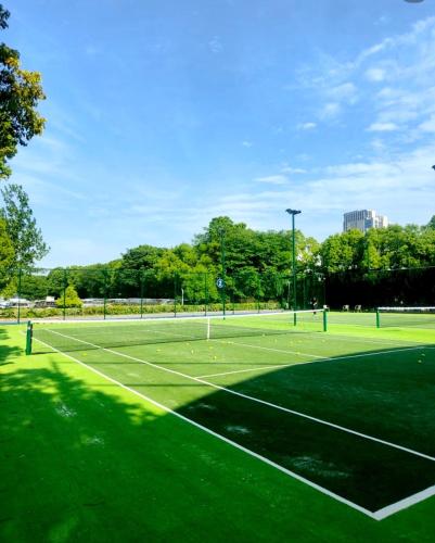 Tenis a/nebo squash v ubytování 龙湖高新天街店Loft房 nebo okolí
