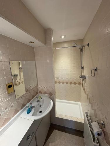 Un baño de The Harbour Inn