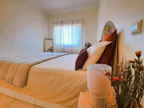 a bedroom with a large bed with pillows at Apartamento Oásis Parque 2 in Portimão