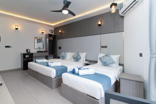 a bedroom with two beds in a room at Madi Maldives Ukulhas in Ukulhas
