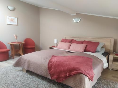 Ένα ή περισσότερα κρεβάτια σε δωμάτιο στο Apartament Młyńska 200m od plaży