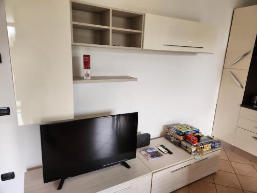 Η κουζίνα ή μικρή κουζίνα στο Borgo Visconti Ospedale San Marco 450m Leolandia 4,8 chilometri