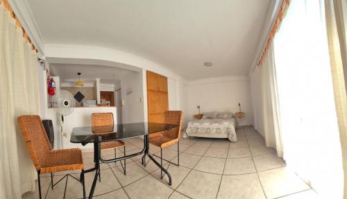 Ένα ή περισσότερα κρεβάτια σε δωμάτιο στο Study with balcony 'Tía Moni Alojamiento'