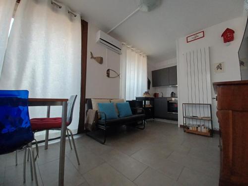 a living room with a couch and chairs and a kitchen at Da Ramona in Iseo