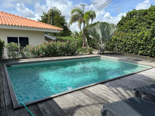 Bassein majutusasutuses Blue Icon Apartment at Mambo Beach with pool või selle lähedal