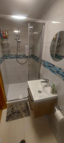 Bilik mandi di Lux House