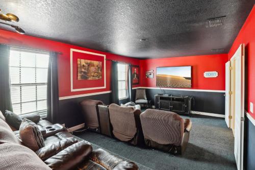 Upstay Family Home w Pool & Cinema ChampionsGate photo 5