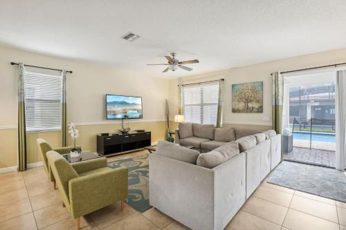 Upstay Family Home w Pool & Cinema ChampionsGate photo 13