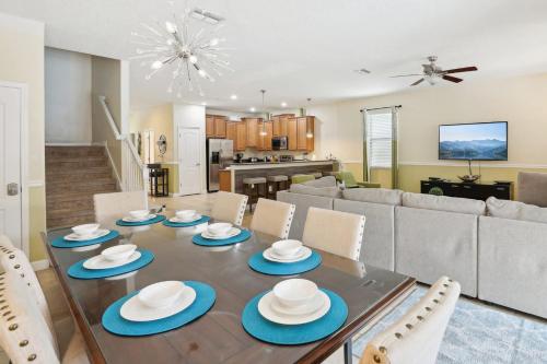 Upstay Family Home w Pool & Cinema ChampionsGate photo 15