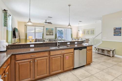 Upstay Family Home w Pool & Cinema ChampionsGate photo 17