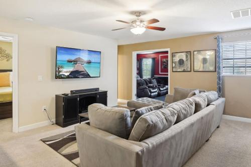 Upstay Family Home w Pool & Cinema ChampionsGate photo 19