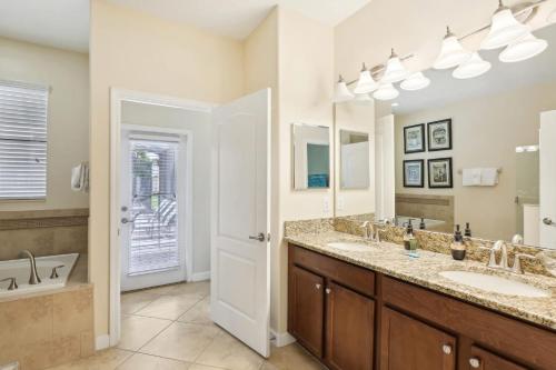 Upstay Family Home w Pool & Cinema ChampionsGate photo 23