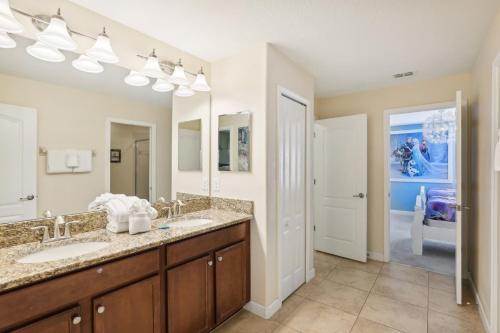 Upstay Family Home w Pool & Cinema ChampionsGate photo 34
