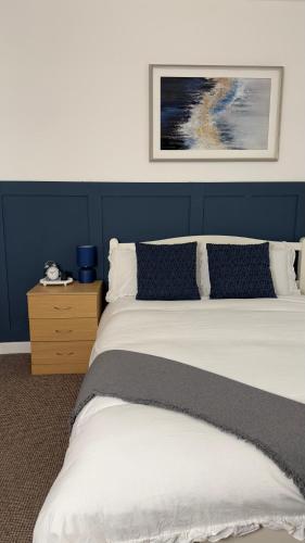 Ένα ή περισσότερα κρεβάτια σε δωμάτιο στο COZY apartment in the heart of Kelham Island 1BR plus sofa bed