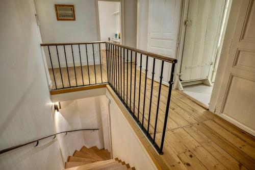 Fotografie z fotogalerie ubytování Bedroom 2 - Authentic charm - COLIVING Historic House v destinaci Ferney-Voltaire