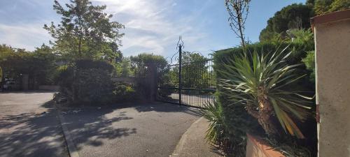 Gambar di galeri bagi Les Elfes - avec entrée autonome, clim neuve, jardin, parking privé & gourmandises offertes ! - di Toulouse