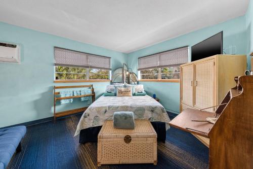 a bedroom with a bed and a tv in it at Blue Bell Apartment Hotel in Fort Lauderdale