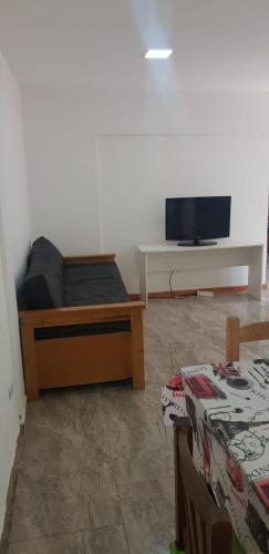 a room with a bed and a tv on a table at CaSa VALENTINA in San Clemente del Tuyú