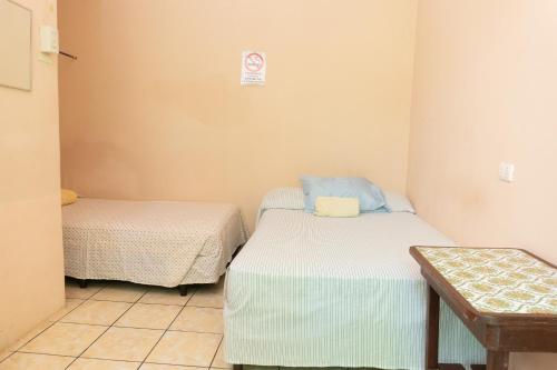 Postel nebo postele na pokoji v ubytování Hostal Delmy