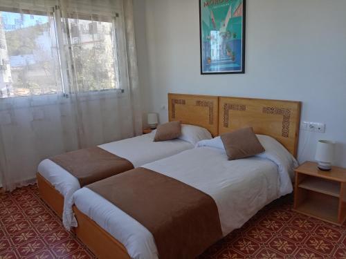 two beds sitting next to each other in a room at Maison d'Hôtes Casa Azla in Azla