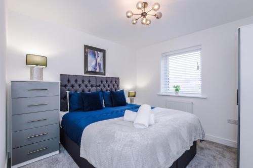 Postel nebo postele na pokoji v ubytování Stylish 3-Bedroom House - BRAND NEW