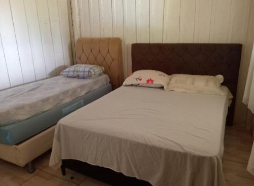 a small room with a bed and a bedskirts at Chácara Azul, chácara privativa com piscina para descanso e lazer in Contenda