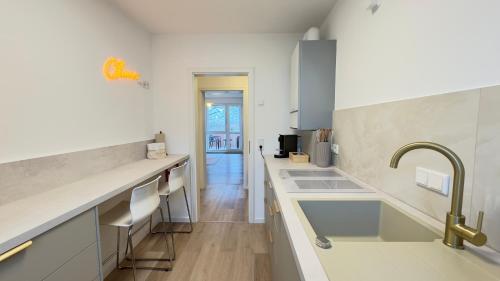 Kuchyň nebo kuchyňský kout v ubytování Fewo GOLDBERG, Balkon, SmartTV